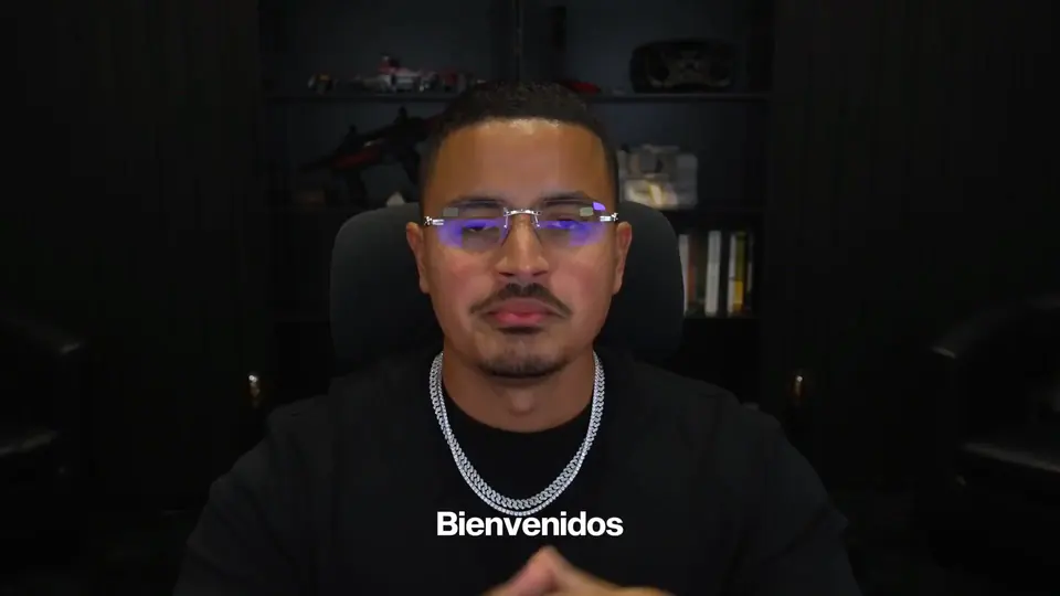 Andrés Valdés presentando el sistema en el video del webinar